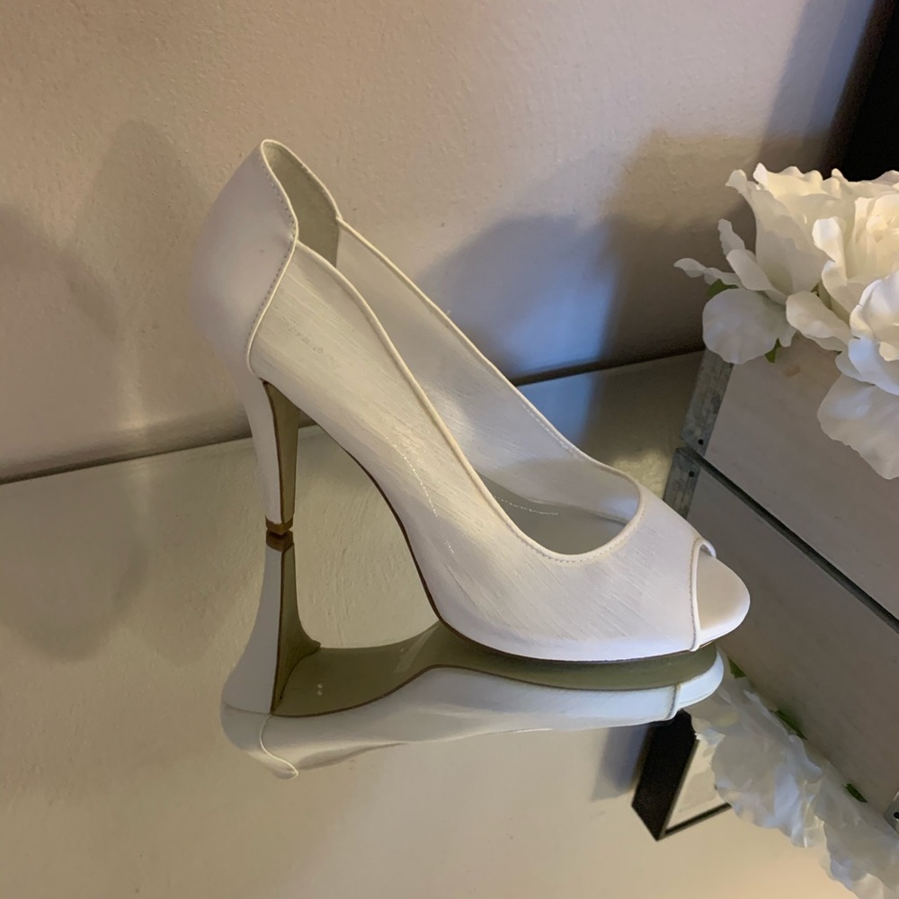 White Peep-toe Pumps sz 9